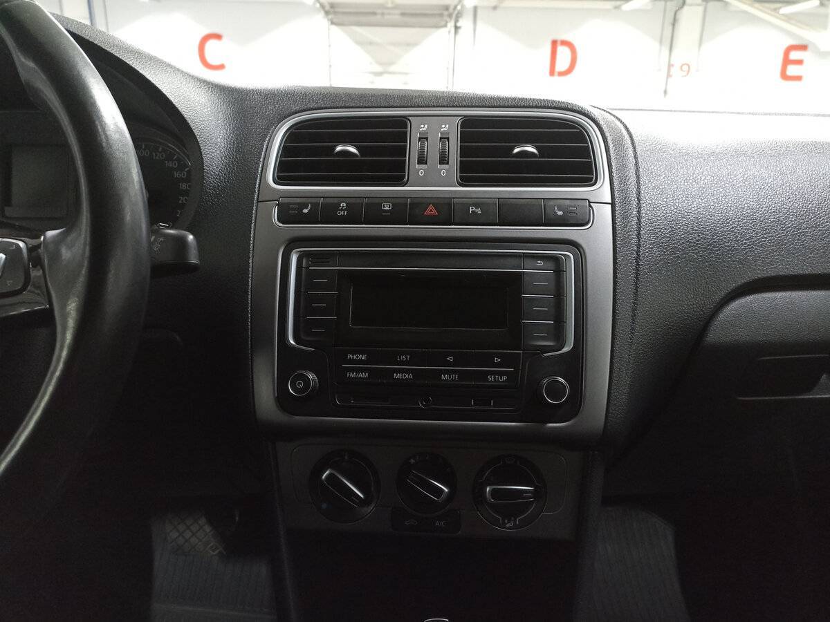 Купить Volkswagen Polo с пробегом. Фото: #14