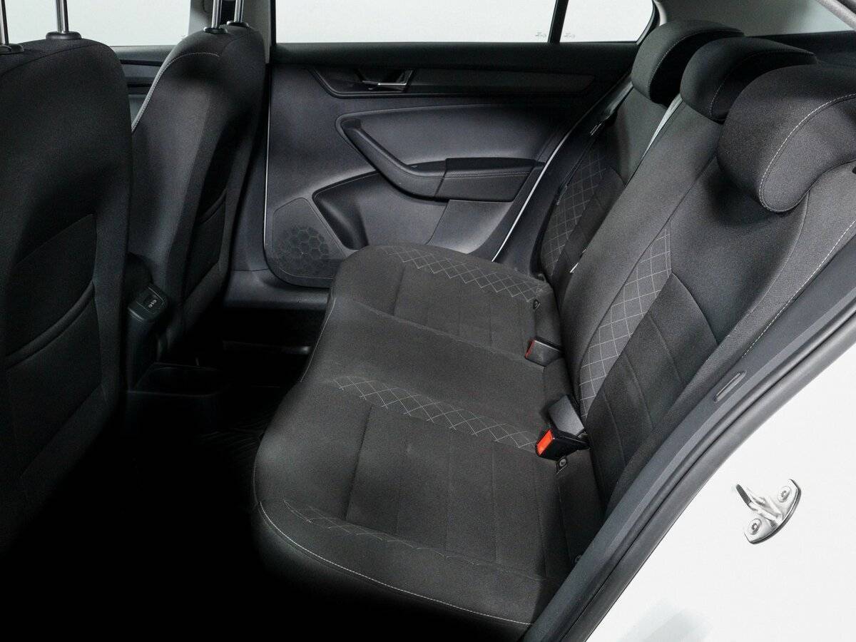 Купить Skoda Rapid с пробегом. Фото: #9