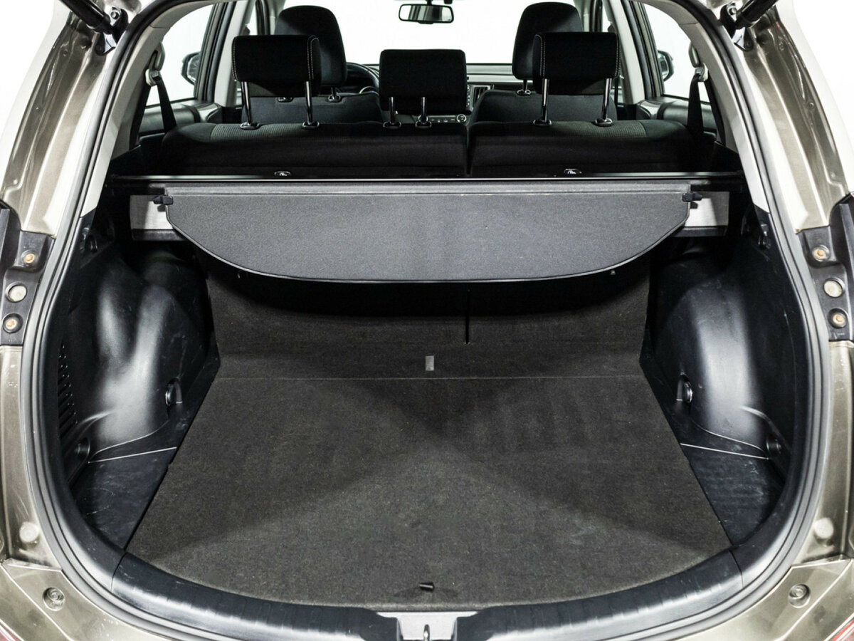 Купить Toyota RAV4 с пробегом. Фото: #18