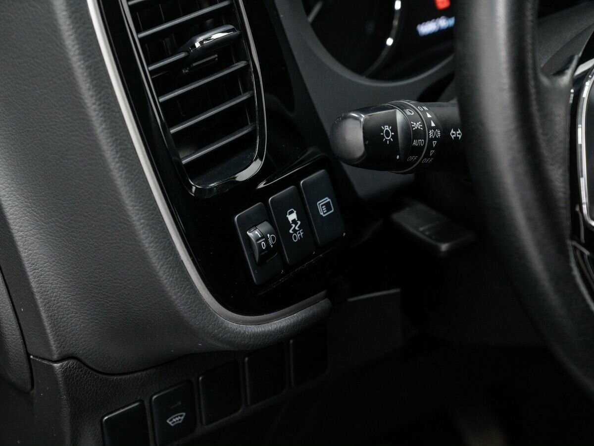 Купить Mitsubishi Outlander с пробегом. Фото: #17