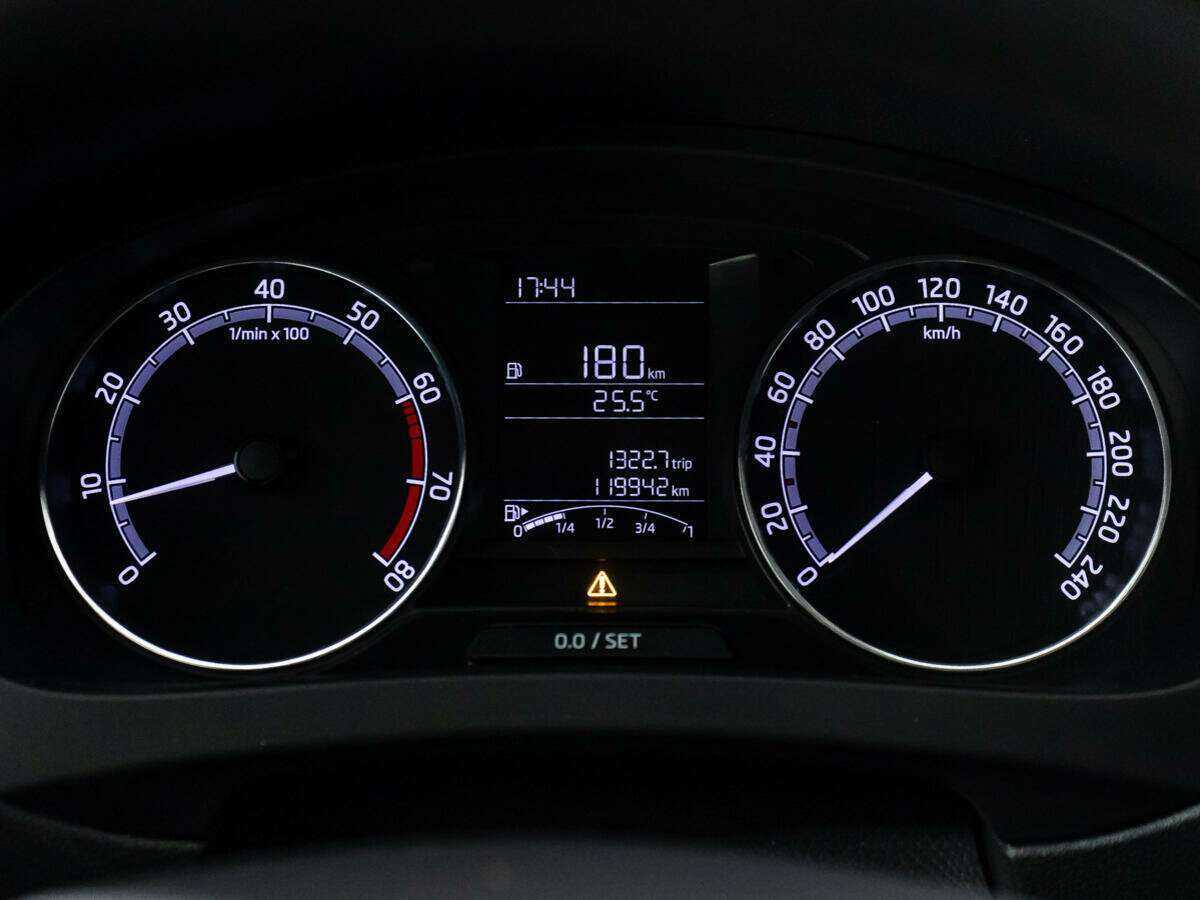 Купить Skoda Rapid с пробегом. Фото: #9