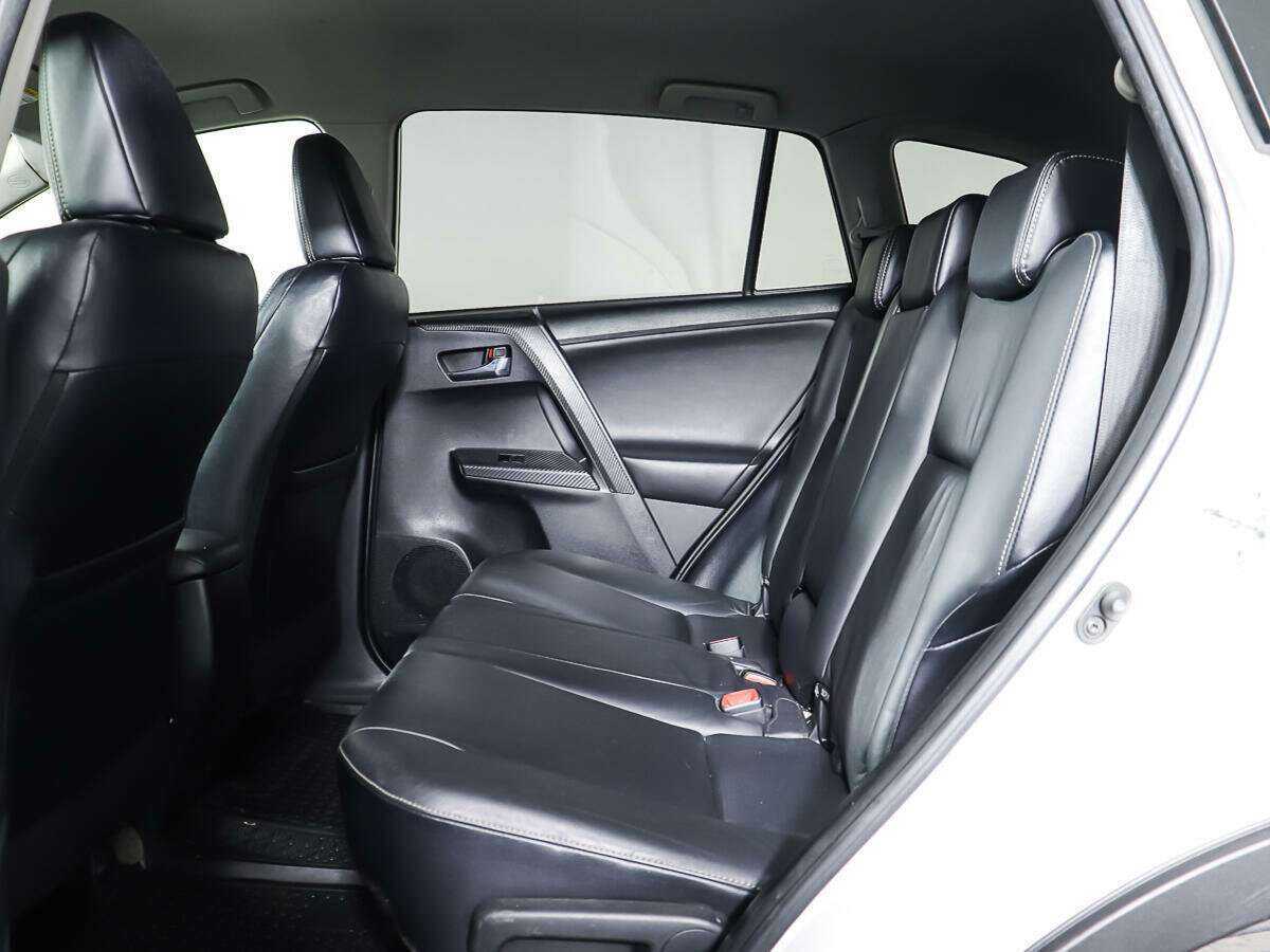 Купить Toyota RAV4 с пробегом. Фото: #8