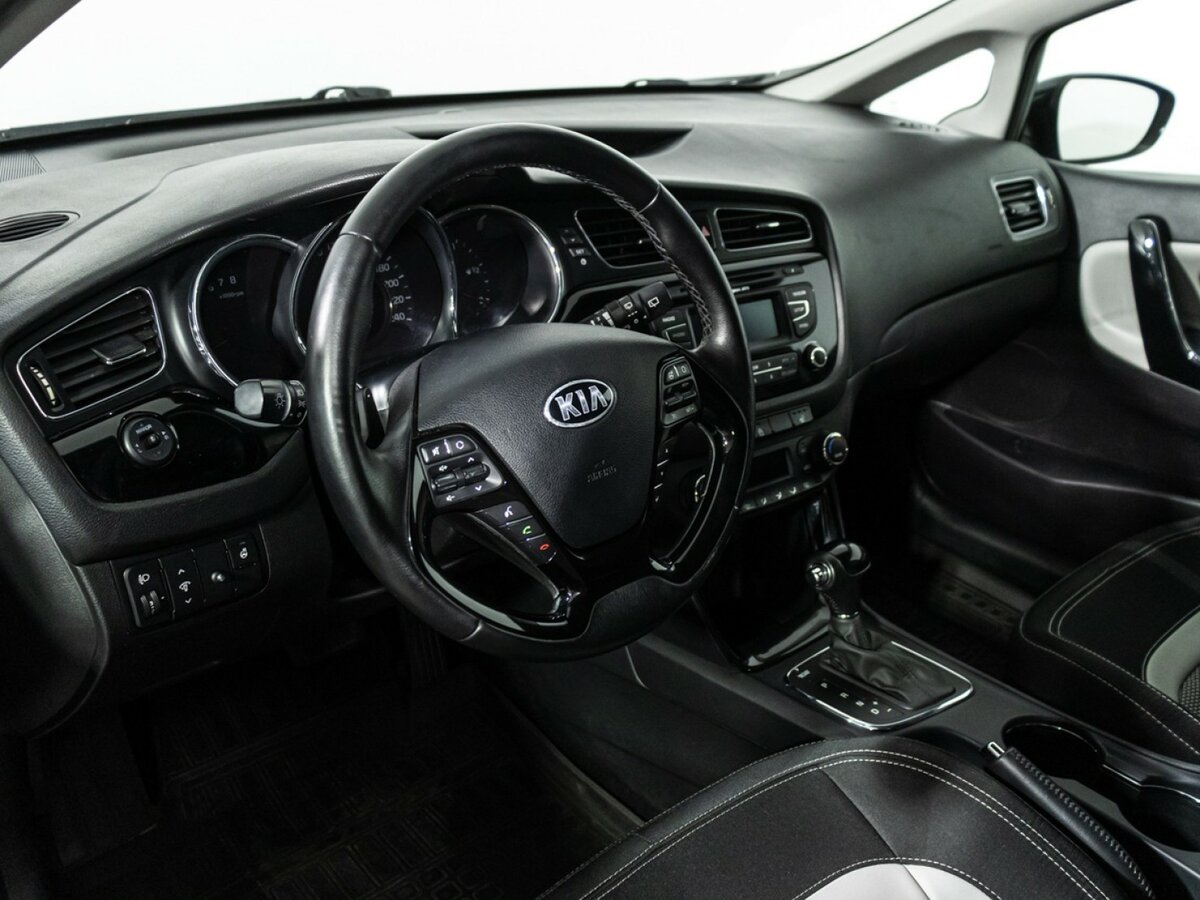 Купить Kia Ceed с пробегом. Фото: #10