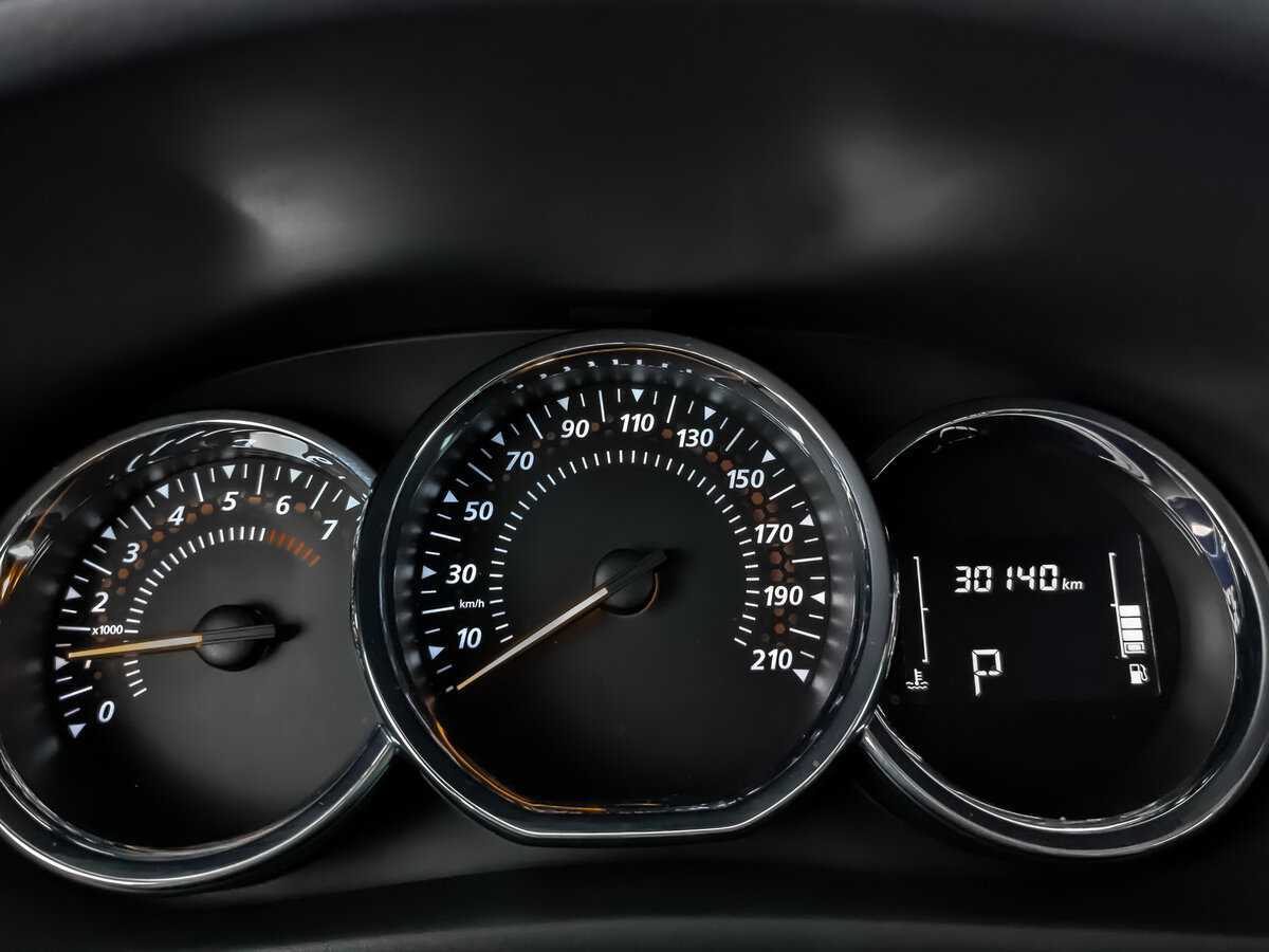 Купить Renault Sandero с пробегом. Фото: #11