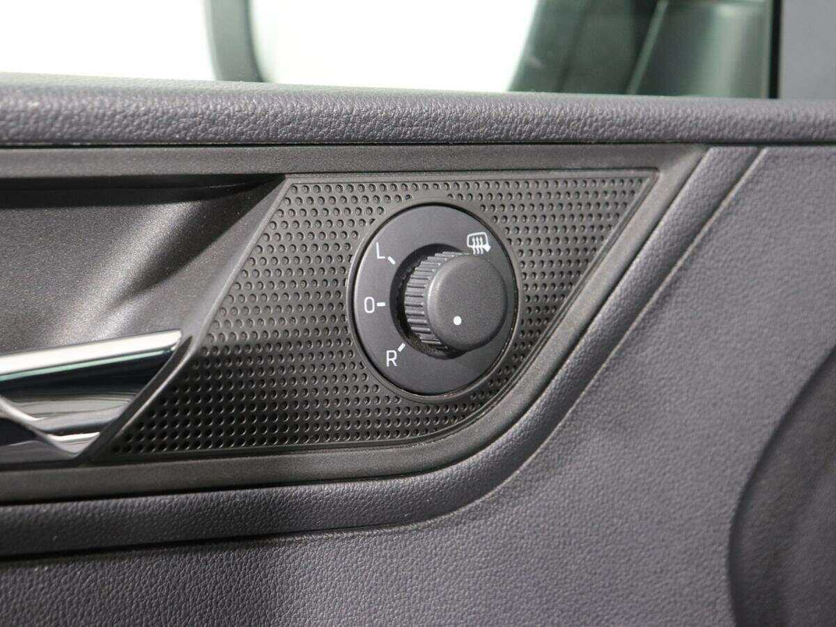 Купить Skoda Rapid с пробегом. Фото: #10