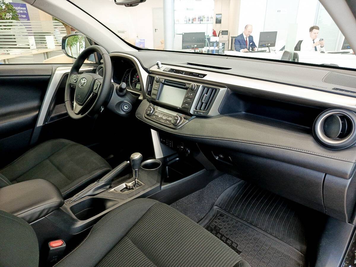 Купить Toyota RAV4 с пробегом. Фото: #10