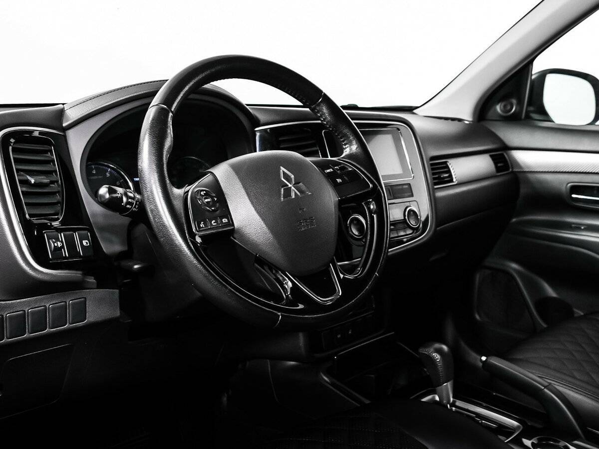 Купить Mitsubishi Outlander с пробегом. Фото: #11