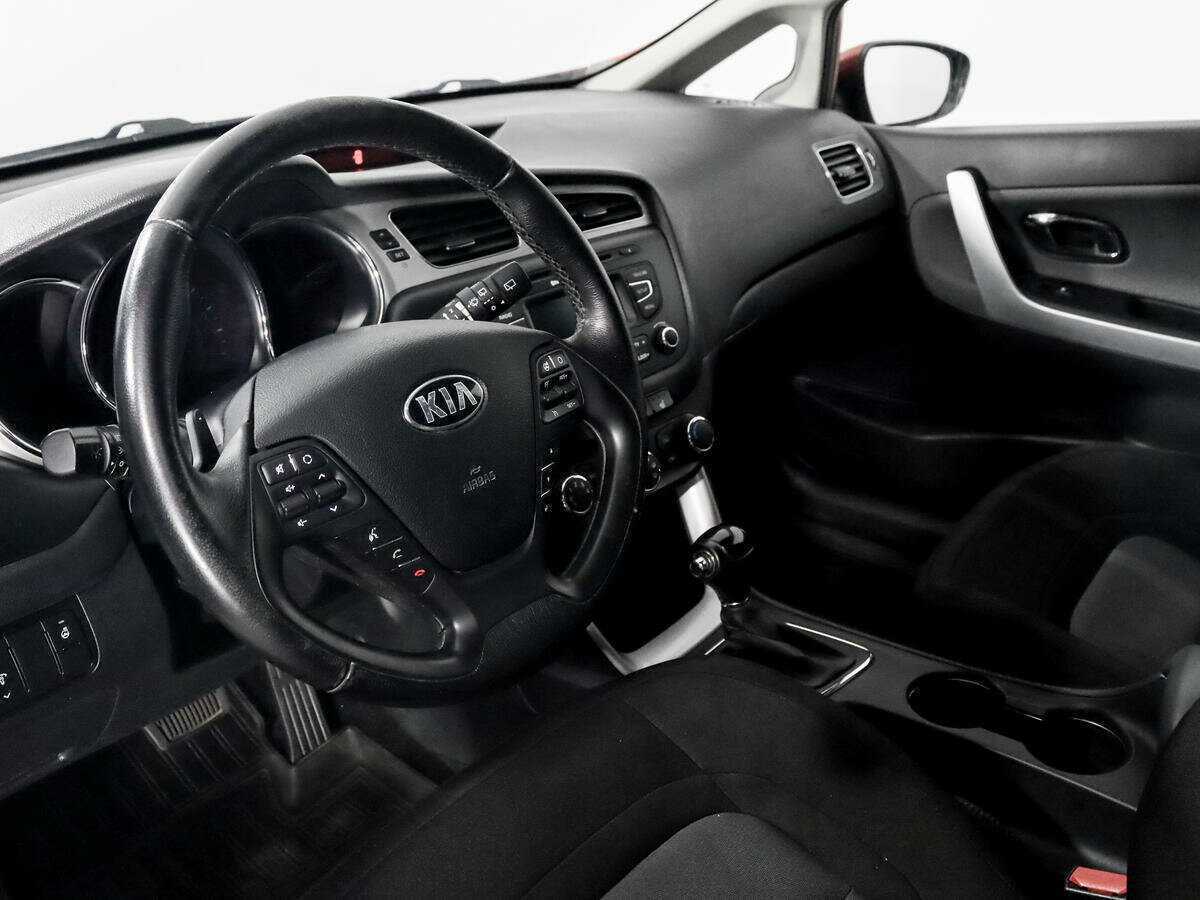Купить Kia Ceed с пробегом. Фото: #8
