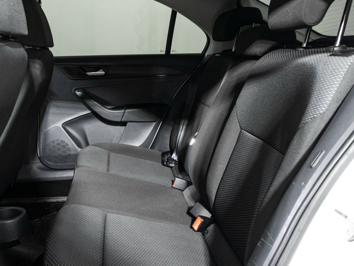 Купить Volkswagen Polo с пробегом. Фото: #9