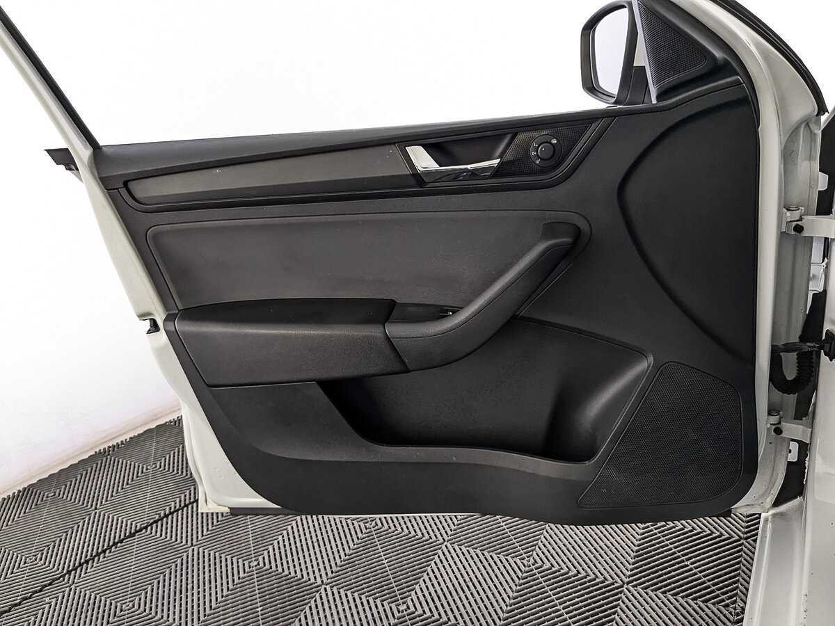 Купить Skoda Rapid с пробегом. Фото: #18