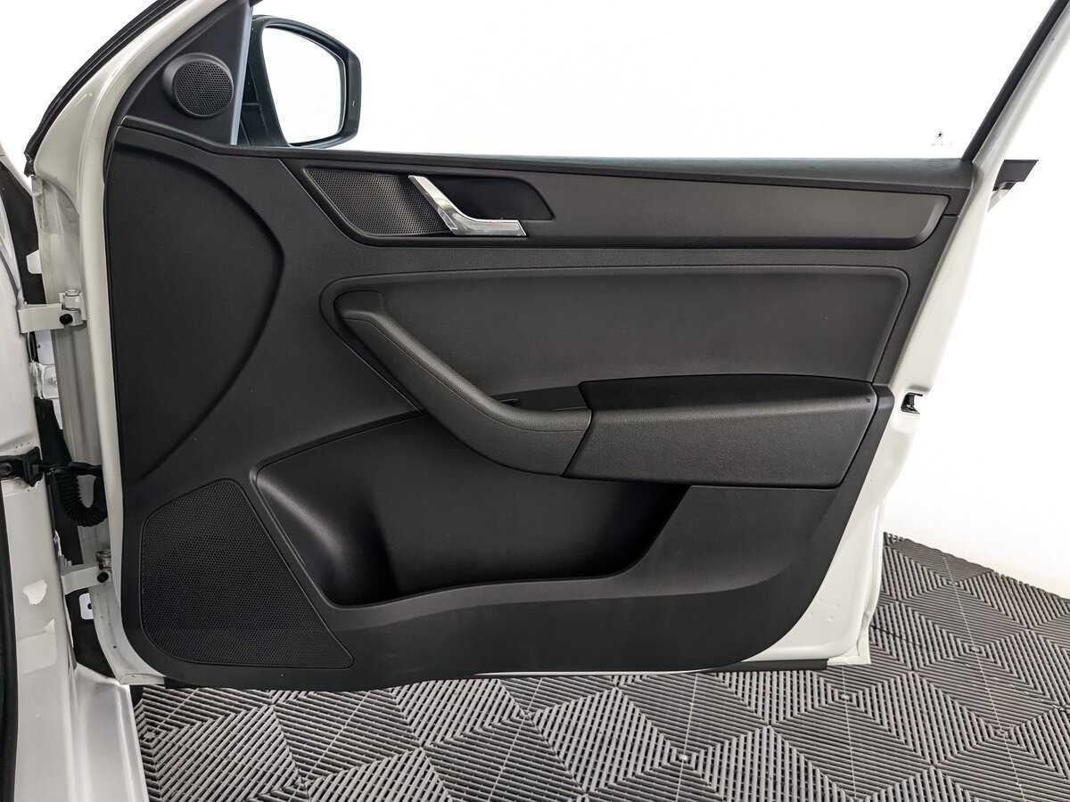 Купить Skoda Rapid с пробегом. Фото: #20