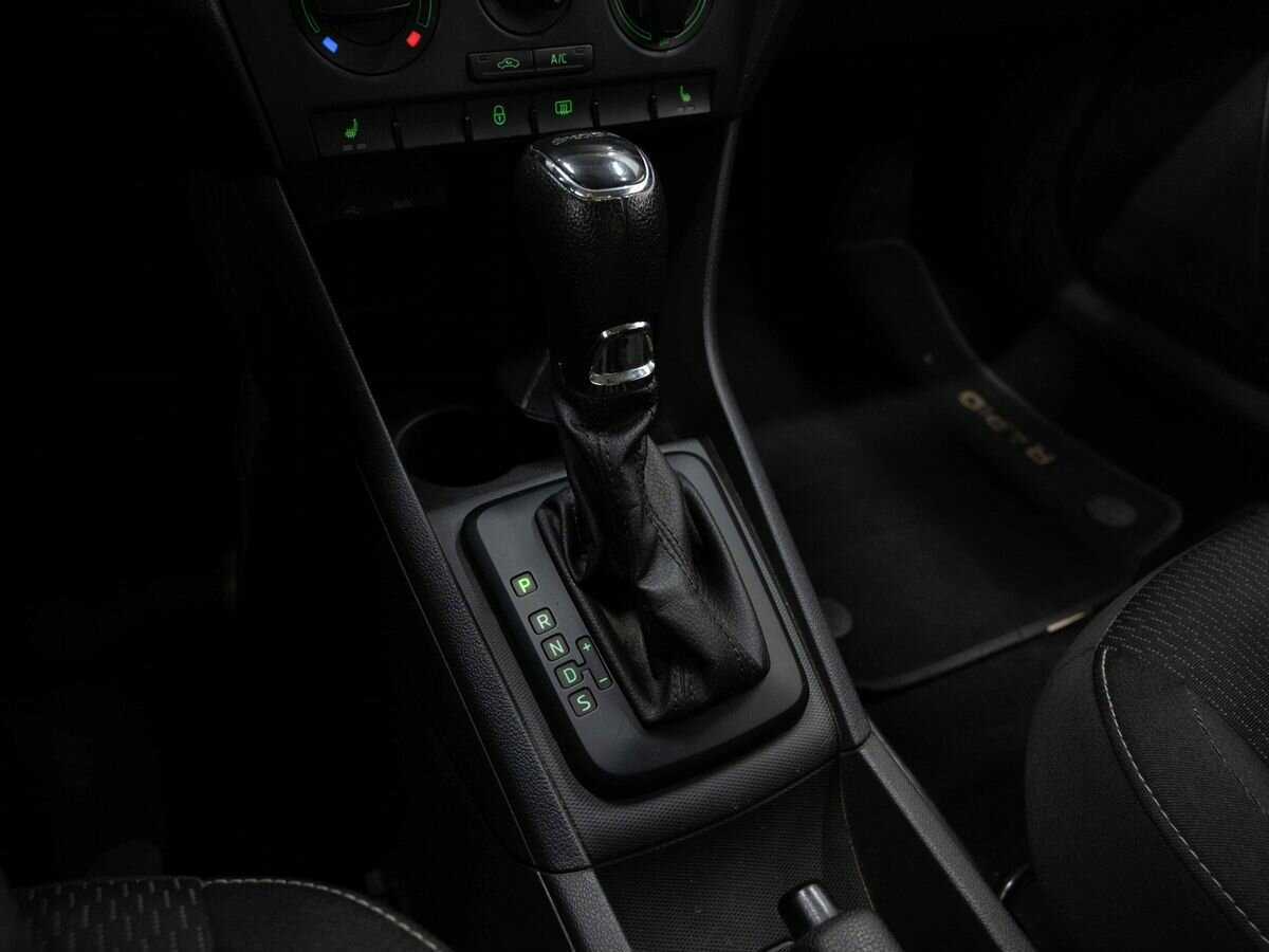 Купить Skoda Rapid с пробегом. Фото: #18