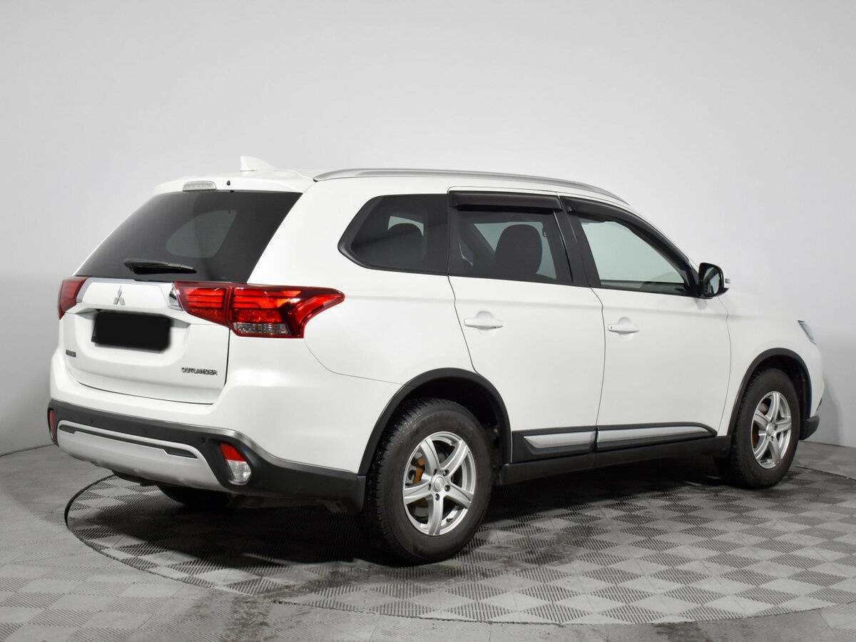 Купить Mitsubishi Outlander с пробегом. Фото: #3