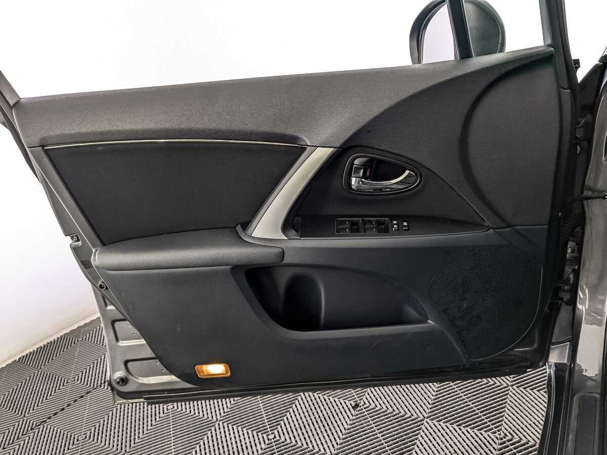 Купить Toyota Avensis с пробегом. Фото: #14