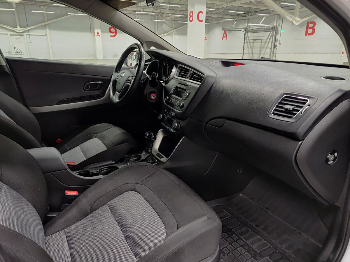 Купить Kia Ceed с пробегом. Фото: #10