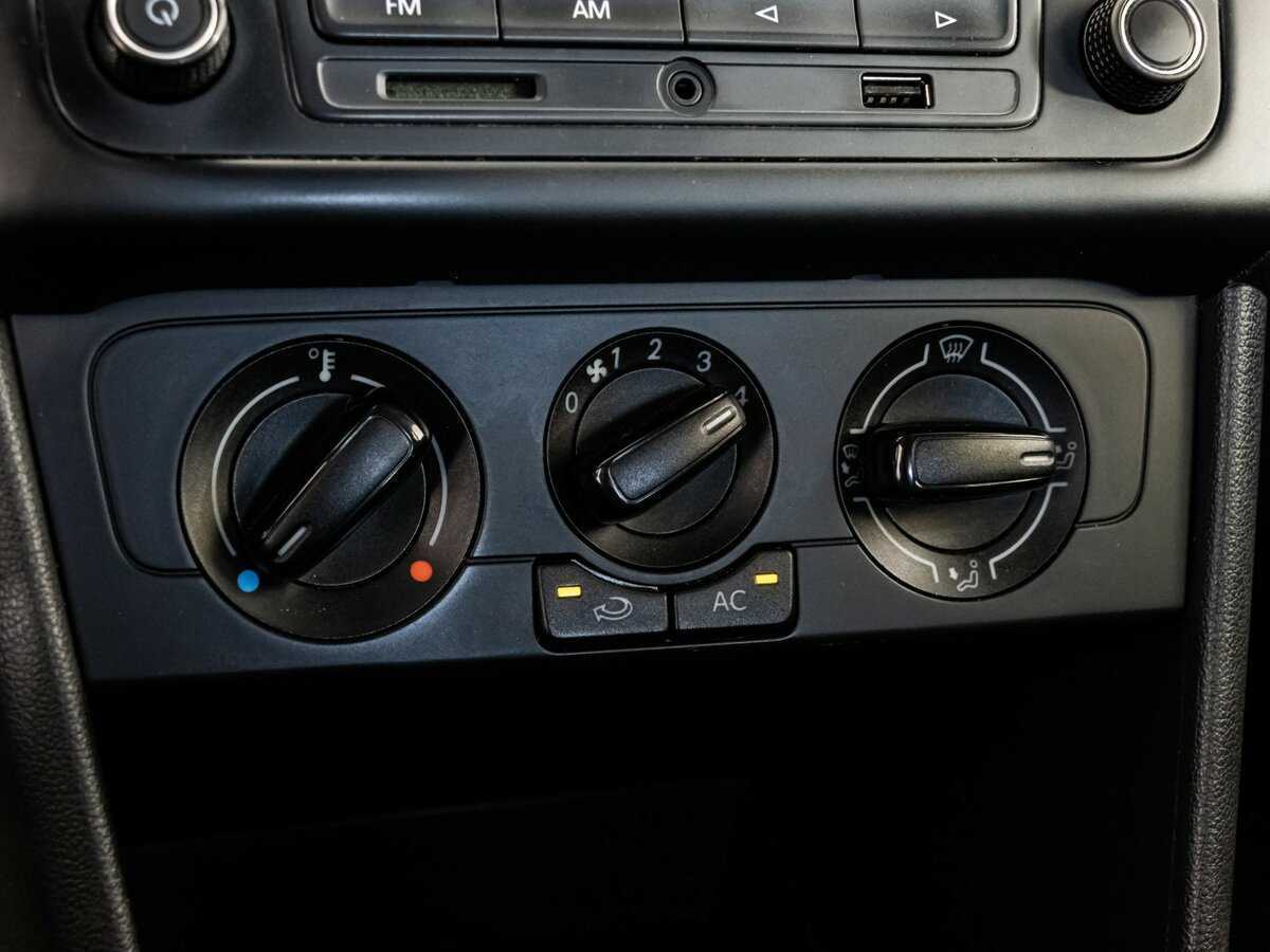 Купить Volkswagen Polo с пробегом. Фото: #11