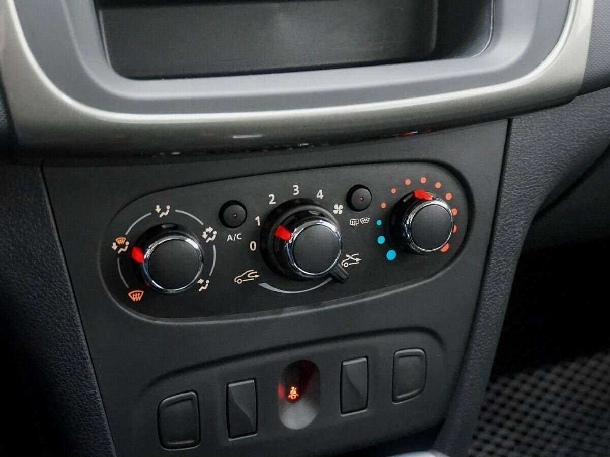 Купить Renault Logan с пробегом. Фото: #17