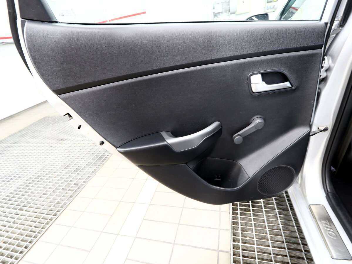 Купить Kia Rio с пробегом. Фото: #14
