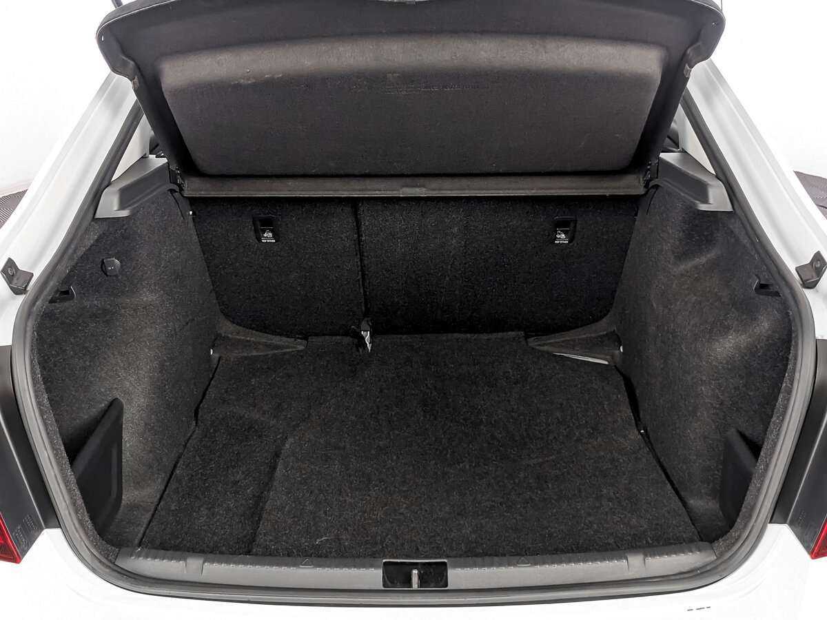 Купить Skoda Rapid с пробегом. Фото: #9