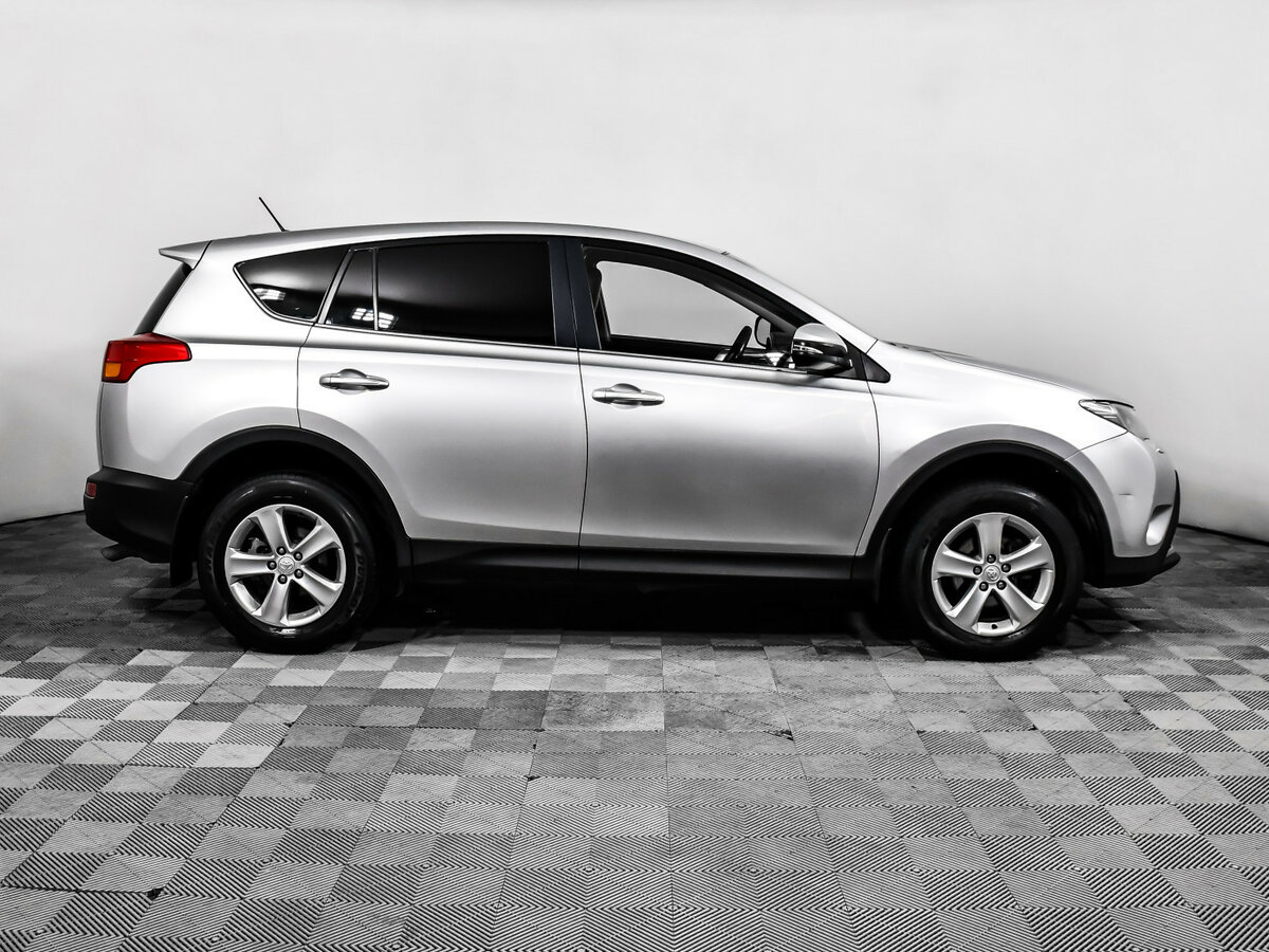 Купить Toyota RAV4 с пробегом. Фото: #3