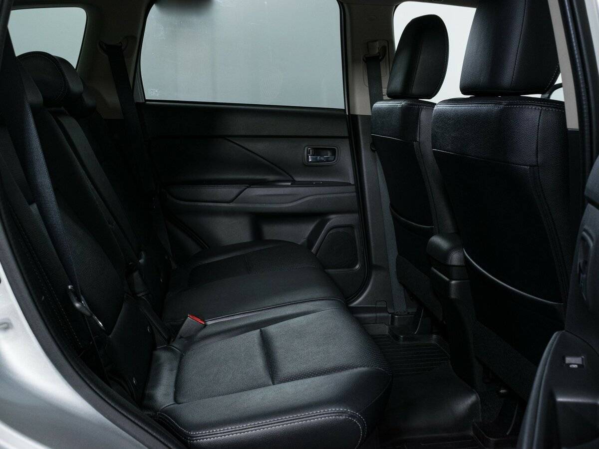 Купить Mitsubishi Outlander с пробегом. Фото: #10
