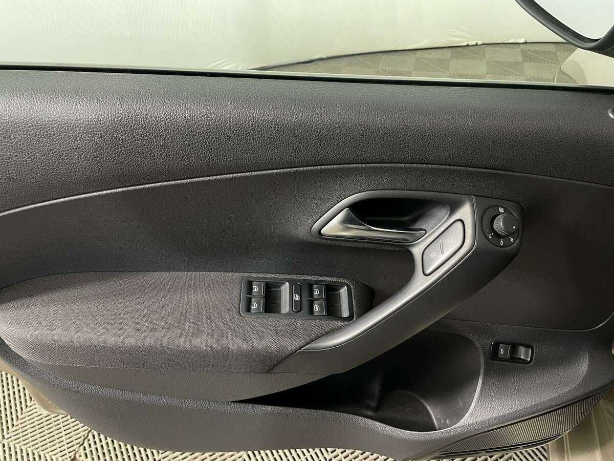 Купить Volkswagen Polo с пробегом. Фото: #6