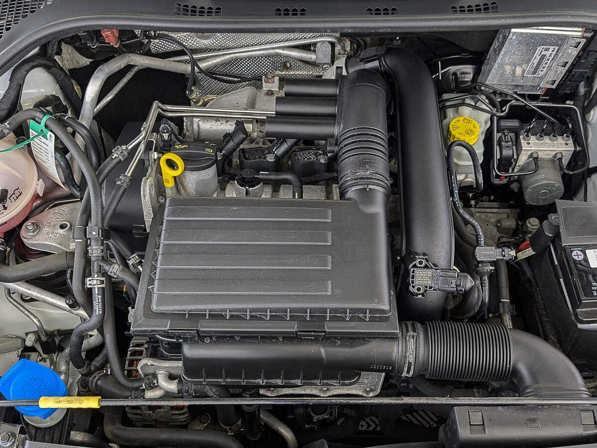 Купить Skoda Rapid с пробегом. Фото: #8