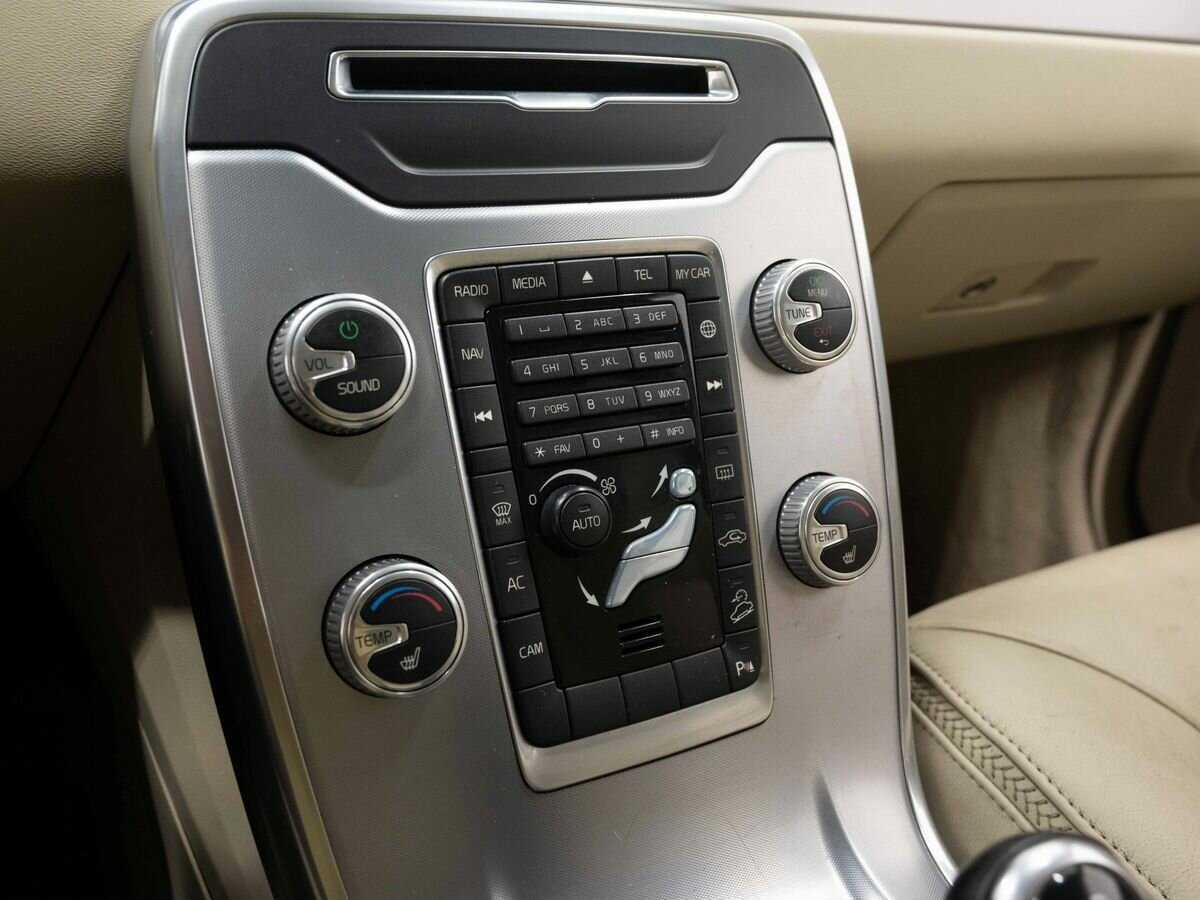 Купить Volvo XC70 с пробегом. Фото: #19