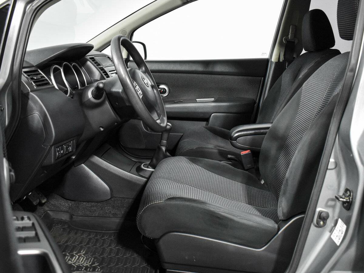 Купить Nissan Tiida с пробегом. Фото: #9