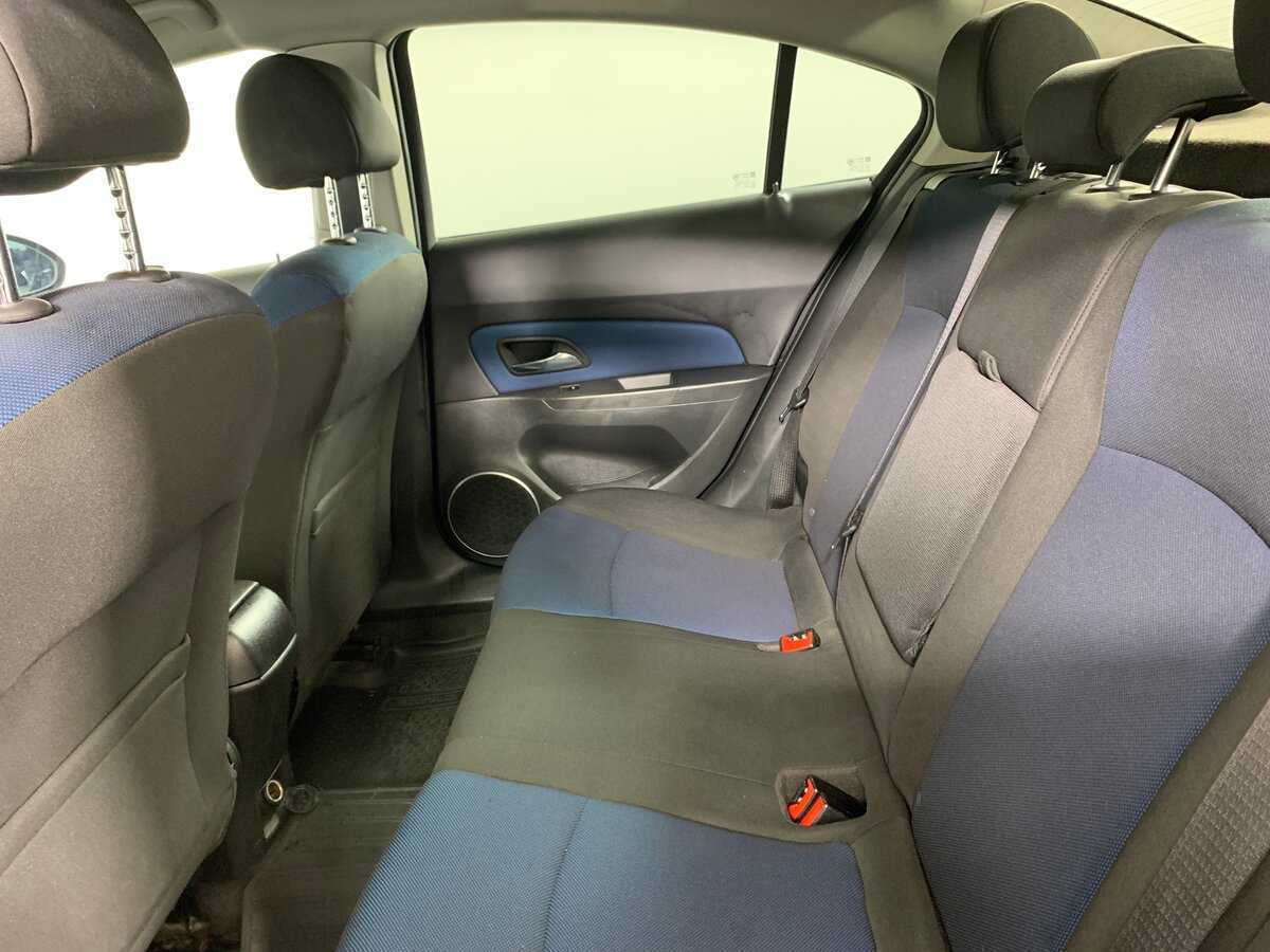 Купить Chevrolet Cruze с пробегом. Фото: #17