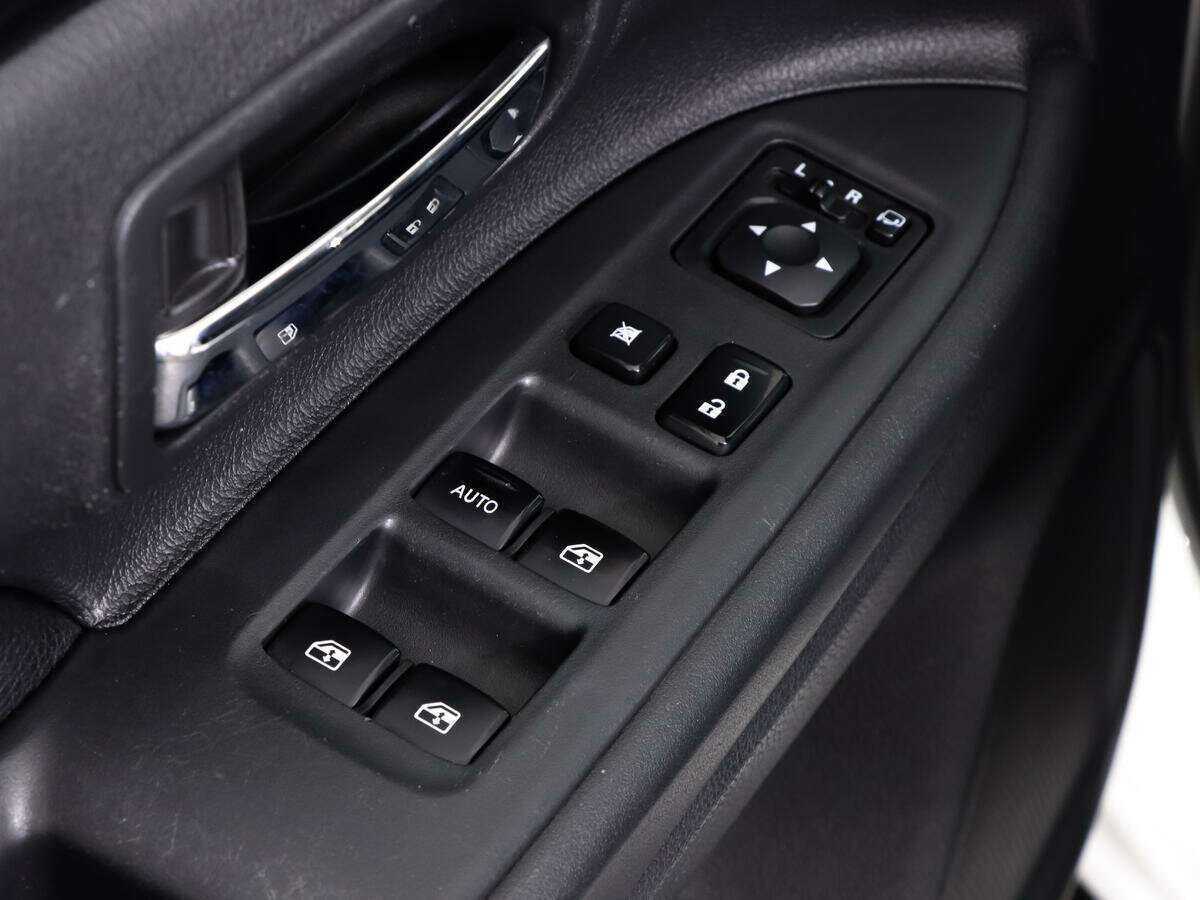 Купить Mitsubishi Outlander с пробегом. Фото: #9