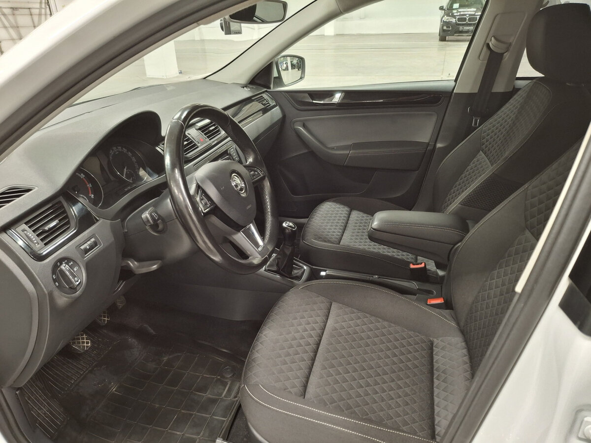 Купить Skoda Rapid с пробегом. Фото: #14