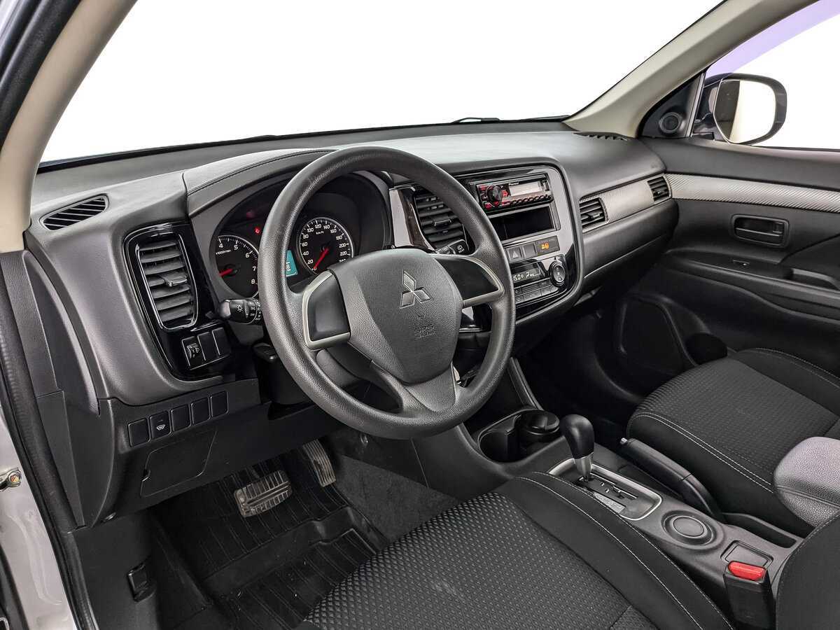 Купить Mitsubishi Outlander с пробегом. Фото: #10