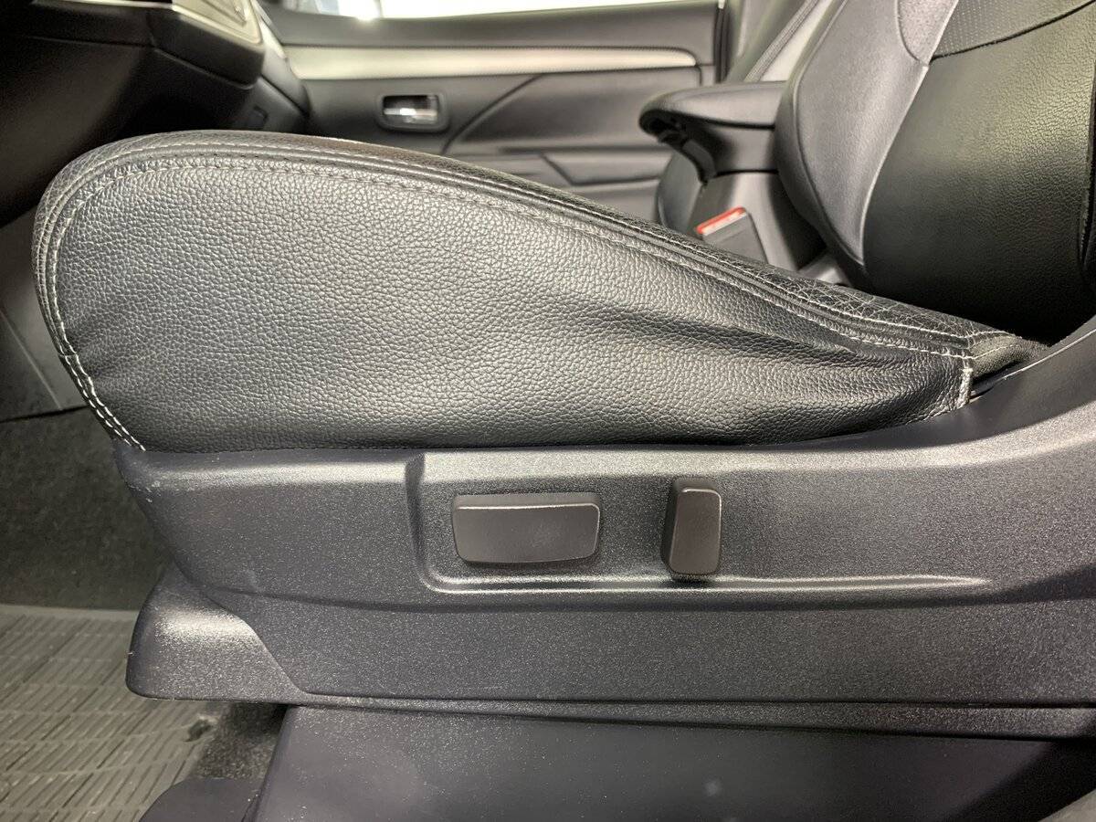 Купить Mitsubishi Outlander с пробегом. Фото: #15