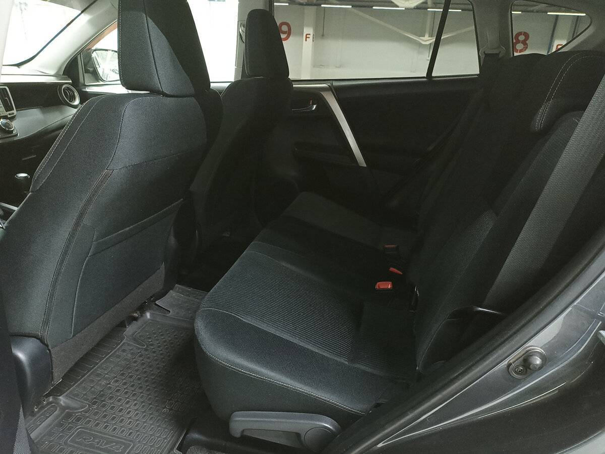 Купить Toyota RAV4 с пробегом. Фото: #11