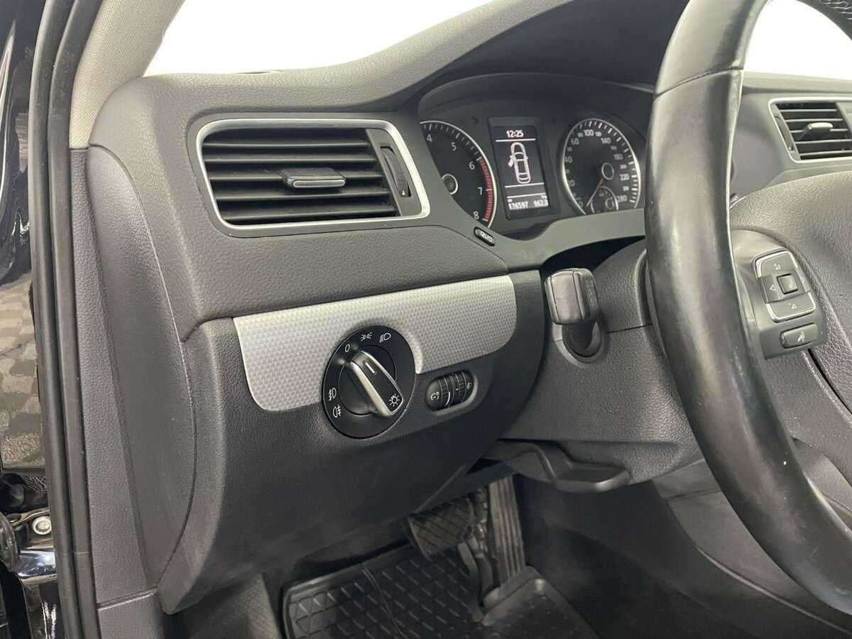 Купить Volkswagen Jetta с пробегом. Фото: #8