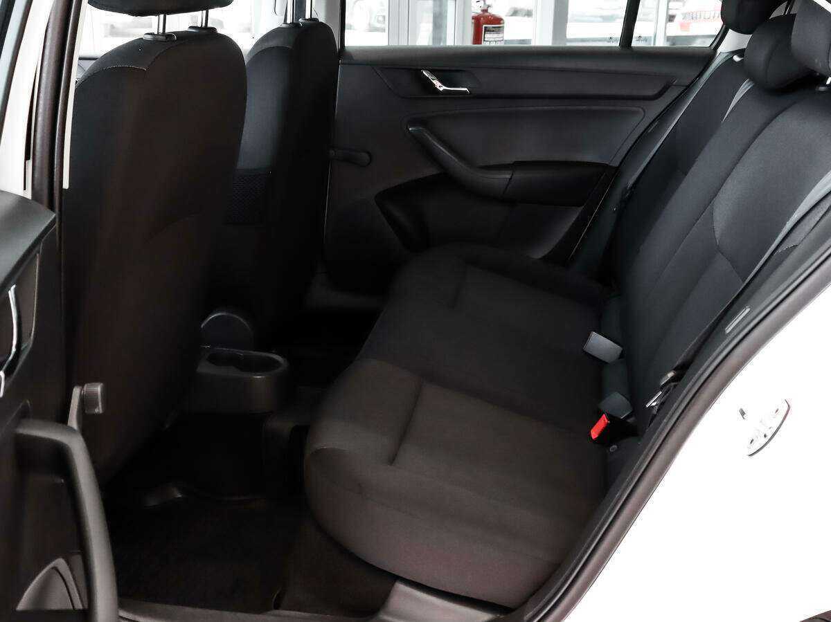 Купить Skoda Rapid с пробегом. Фото: #8