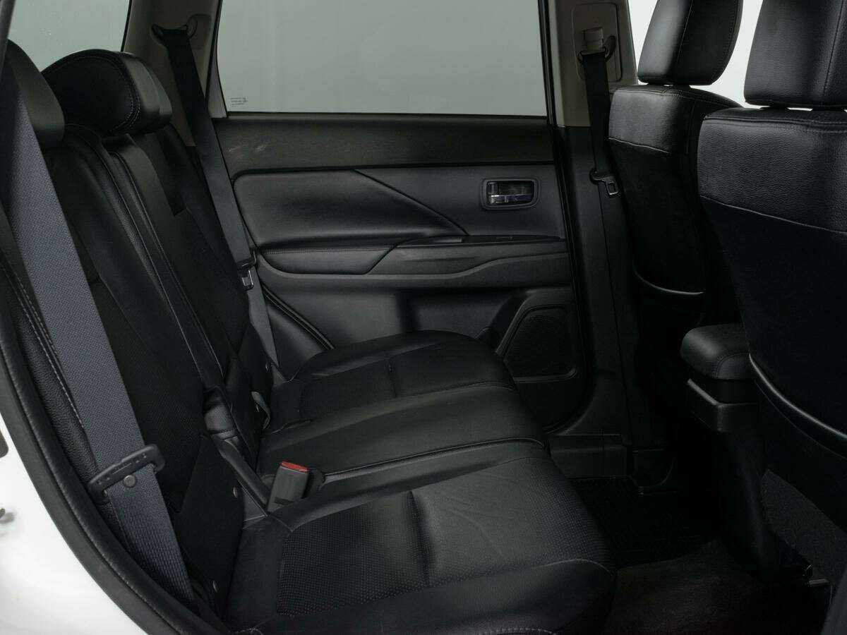 Купить Mitsubishi Outlander с пробегом. Фото: #10