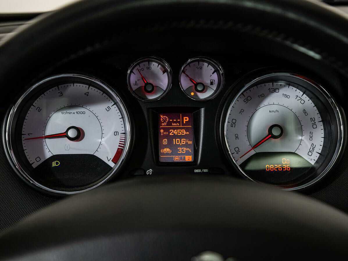 Купить Peugeot 308 с пробегом. Фото: #11