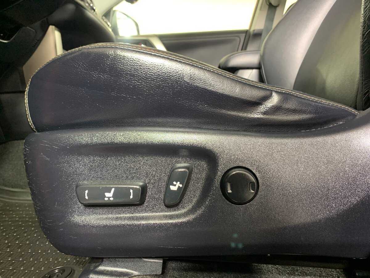 Купить Toyota RAV4 с пробегом. Фото: #16