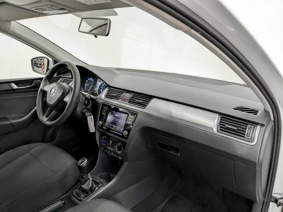 Купить Skoda Rapid с пробегом. Фото: #10