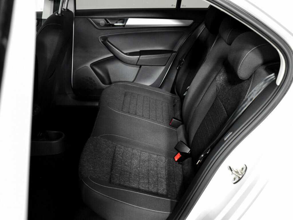 Купить Skoda Rapid с пробегом. Фото: #10
