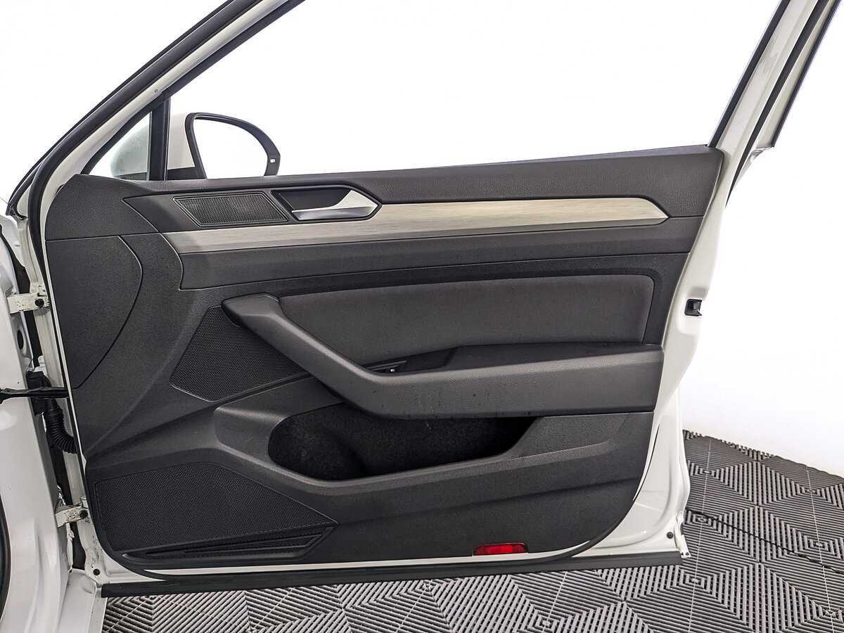 Купить Volkswagen Passat с пробегом. Фото: #24