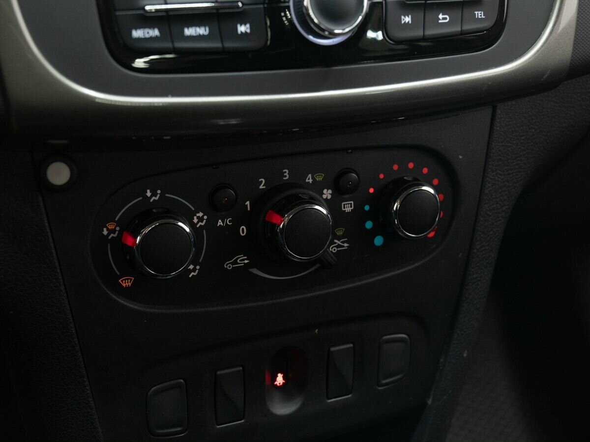 Купить Renault Logan с пробегом. Фото: #17