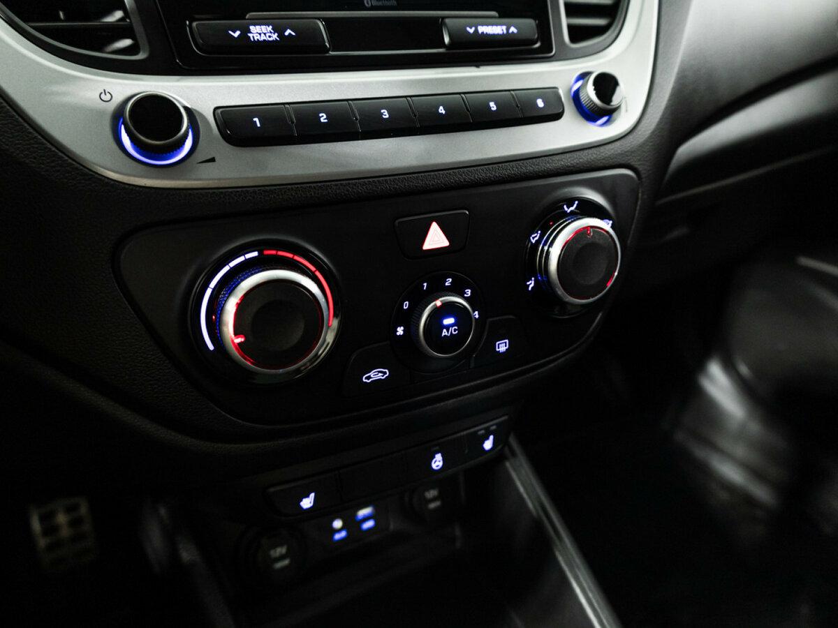 Купить Hyundai Solaris с пробегом. Фото: #14