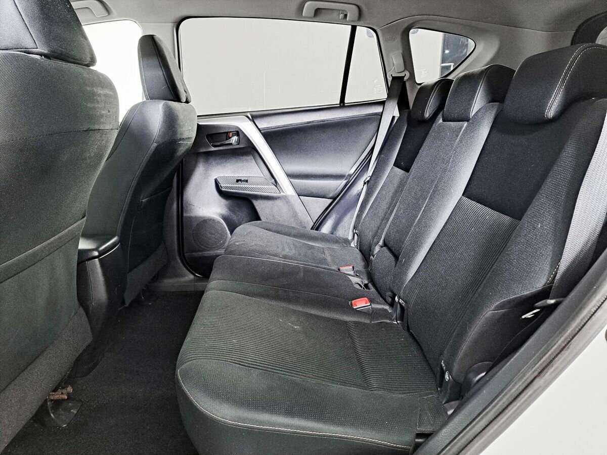 Купить Toyota RAV4 с пробегом. Фото: #9