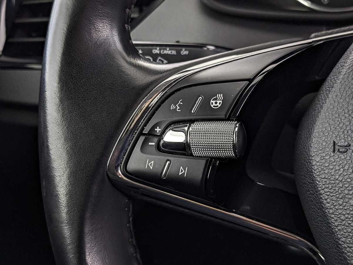 Купить Skoda Rapid с пробегом. Фото: #23