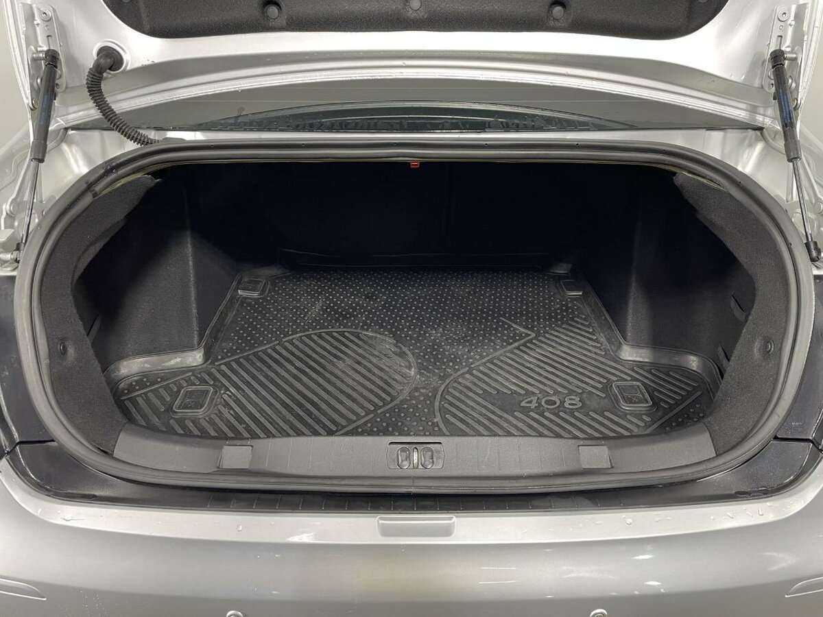 Купить Peugeot 408 с пробегом. Фото: #17