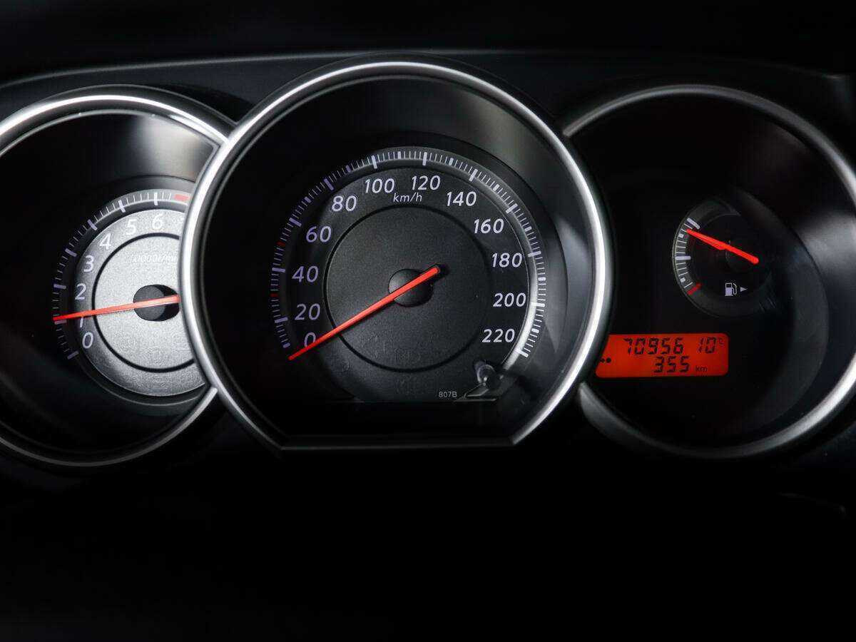 Купить Nissan Tiida с пробегом. Фото: #10