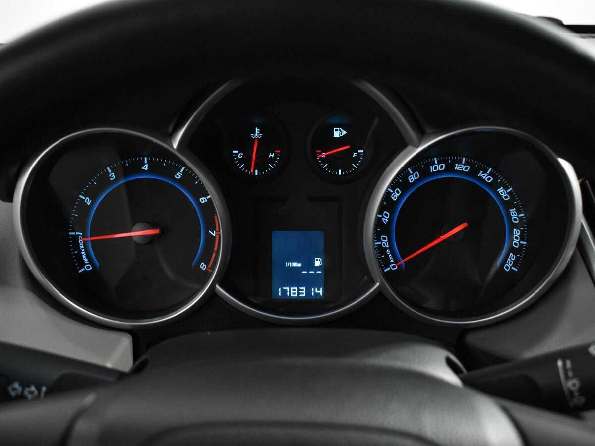 Купить Chevrolet Cruze с пробегом. Фото: #17